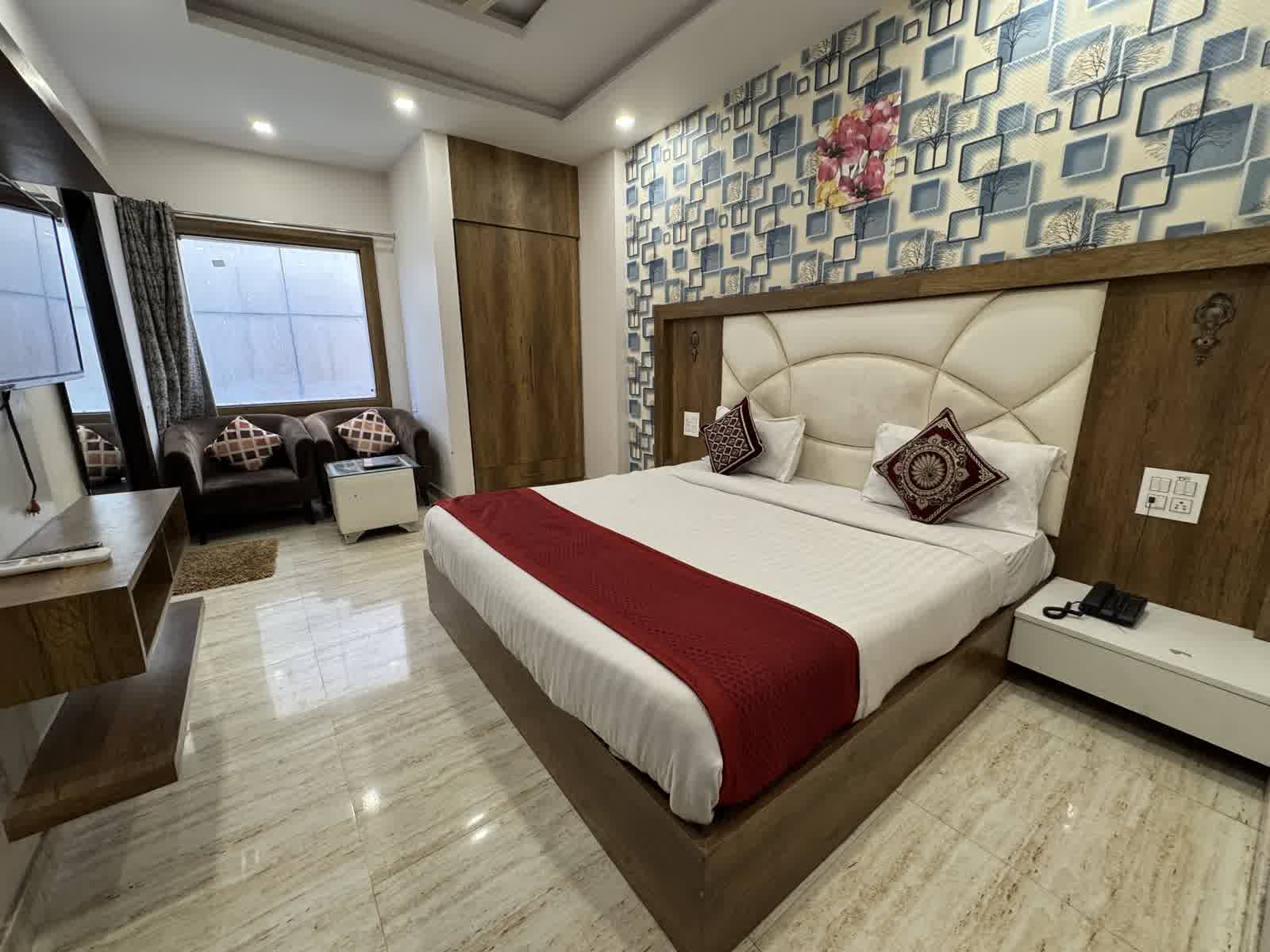 Hotel Elgrovia interior