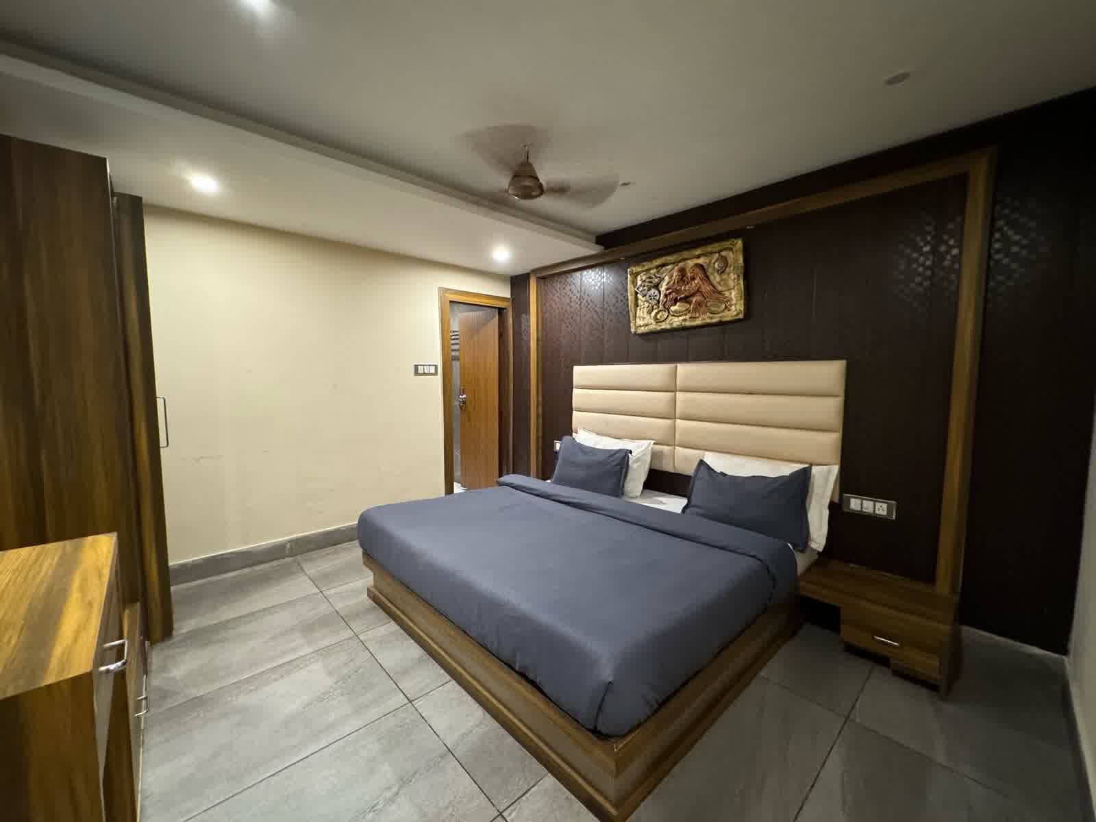 Hotel Green Leaf interior